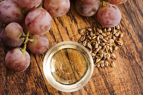 포토 JPG 해외이미지 다이어트 재료 포도 건강 씨앗 사람없음 갈색 노란색 와인 화장품 흰색 원형 약국 컵받침 날것 테라피 고립 해외202004 해외포토 도형 식물 컬러 과일 의학 주류 뷰티 받침대 파일형식 이미지허브