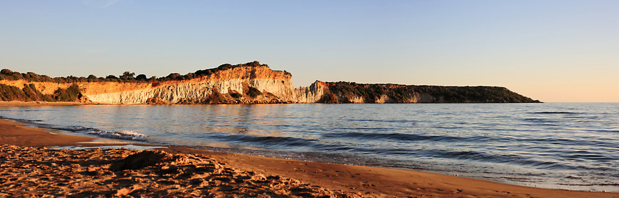 포토 JPG 해외이미지 모래 바다 여행 자연 하늘 휴가 파노라마 풍경 사람없음 야외 물 여름 파란색 평화 그리스 해외202004 해외포토 자연요소 계절 유럽 컬러 컨셉 촬영기법 생태계 파일형식 이미지허브