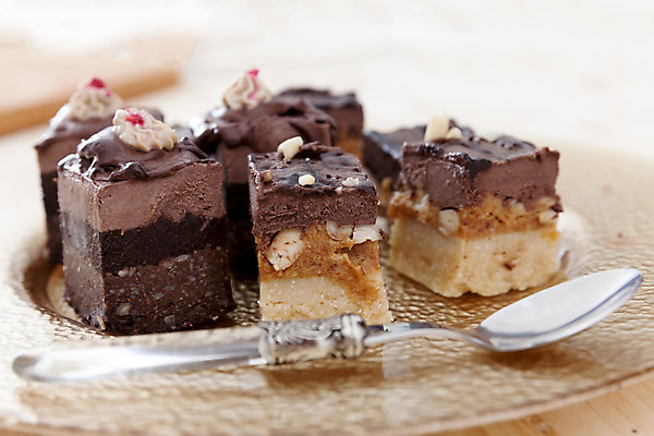 포토 JPG 해외이미지 접시 꽃 음식 조각 백그라운드 다이어트 디저트 건강 종류 사람없음 목재 장식 케이크 초콜릿 신선 달콤 맛 먹기 크림 날것 코코아 내추럴 채식주의자 카카오 페스츄리 핸드메이드 비건 해외202004 해외포토 나무 식물 식기 음료 빵 컨셉 재료 모션 채식 파일형식 이미지허브