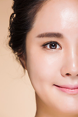 포토 JPG 스튜디오촬영 우먼라이프 여자 실내 한명 서기 미소 근접촬영 상반신 20대 성인 앞모습 뷰티 깨끗함 한국인 의료성형뷰티 여자만 성인여자한명만 국내포토 1 라이프스타일 뷰포인트 컨셉 모션 표정 사람 동양인 청년 내부 여자한명만 성인여자만 파일형식