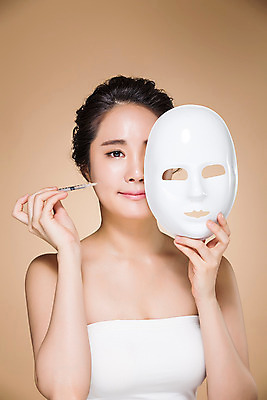 포토 JPG 스튜디오촬영 우먼라이프 여자 실내 주사기 가면 마스크 한명 서기 들기 상반신 20대 성인 앞모습 뷰티 한국인 성형수술 탱크톱 시술 의료성형뷰티 여자만 성인여자한명만 국내포토 1 라이프스타일 뷰포인트 상의 의료기기 모션 사람 동양인 청년 내부 수술 여자한명만 성인여자만 파일형식