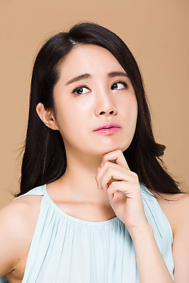 포토 JPG 스튜디오촬영 우먼라이프 여자 실내 한명 손짓 상반신 20대 성인 앞모습 뷰티 한국인 고민 청순 의료성형뷰티 여자만 성인여자한명만 국내포토 1 라이프스타일 감정 뷰포인트 컨셉 모션 사람 동양인 청년 내부 여자한명만 성인여자만 파일형식