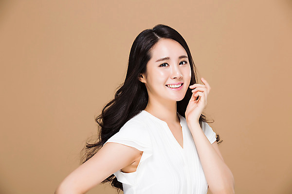 포토 JPG 스튜디오촬영 우먼라이프 여자 실내 한명 서기 미소 상반신 20대 성인 옆모습 뷰티 한국인 청순 의료성형뷰티 여자만 성인여자한명만 국내포토 1 라이프스타일 뷰포인트 컨셉 모션 표정 사람 동양인 청년 내부 여자한명만 성인여자만 파일형식