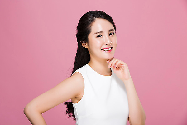 포토 JPG 스튜디오촬영 우먼라이프 여자 실내 한명 서기 미소 상반신 20대 성인 옆모습 뷰티 한국인 청순 의료성형뷰티 여자만 성인여자한명만 국내포토 1 라이프스타일 뷰포인트 컨셉 모션 표정 사람 동양인 청년 내부 여자한명만 성인여자만 파일형식