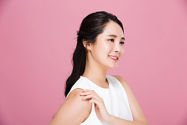 포토 JPG 스튜디오촬영 우먼라이프 여자 실내 한명 서기 미소 상반신 20대 성인 옆모습 뷰티 한국인 청순 의료성형뷰티 여자만 성인여자한명만 국내포토 1 라이프스타일 뷰포인트 컨셉 모션 표정 사람 동양인 청년 내부 여자한명만 성인여자만 파일형식