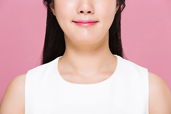 포토 JPG 스튜디오촬영 우먼라이프 여자 실내 한명 서기 미소 근접촬영 상반신 20대 성인 앞모습 뷰티 한국인 청순 의료성형뷰티 여자만 성인여자한명만 국내포토 1 라이프스타일 뷰포인트 컨셉 모션 표정 사람 동양인 청년 내부 여자한명만 성인여자만 파일형식