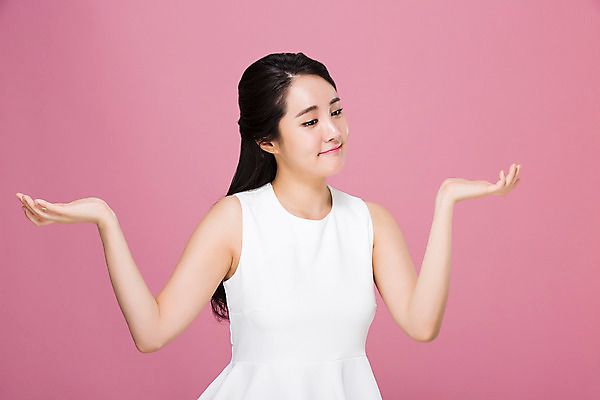 포토 JPG 스튜디오촬영 우먼라이프 여자 실내 한명 서기 미소 손짓 상반신 20대 성인 앞모습 뷰티 한국인 청순 의료성형뷰티 여자만 성인여자한명만 국내포토 1 라이프스타일 뷰포인트 컨셉 모션 표정 사람 동양인 청년 내부 여자한명만 성인여자만 파일형식