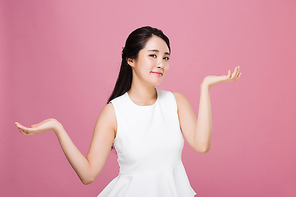 포토 JPG 스튜디오촬영 우먼라이프 여자 실내 한명 서기 미소 손짓 상반신 20대 성인 앞모습 뷰티 한국인 청순 의료성형뷰티 여자만 성인여자한명만 국내포토 1 라이프스타일 뷰포인트 컨셉 모션 표정 사람 동양인 청년 내부 여자한명만 성인여자만 파일형식