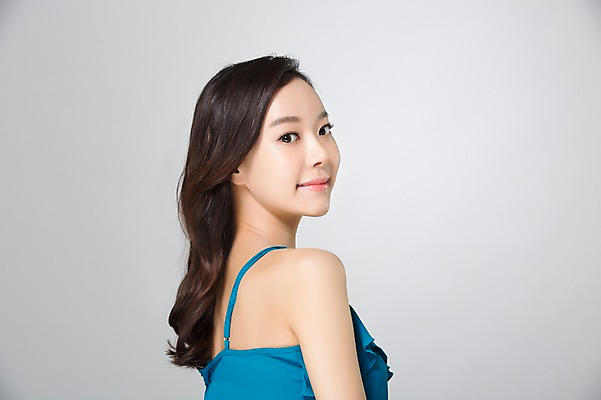 포토 JPG 스튜디오촬영 우먼라이프 여자 실내 한명 서기 미소 상반신 20대 성인 옆모습 뷰티 한국인 청순 의료성형뷰티 여자만 성인여자한명만 국내포토 1 라이프스타일 뷰포인트 컨셉 모션 표정 사람 동양인 청년 내부 여자한명만 성인여자만 파일형식