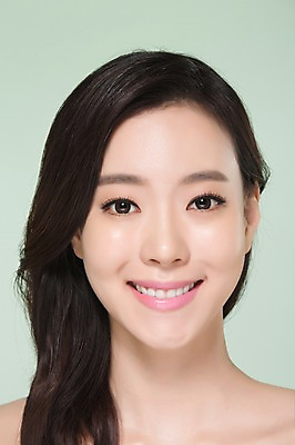 포토 JPG 스튜디오촬영 우먼라이프 여자 얼굴 실내 한명 미소 근접촬영 상반신 20대 성인 앞모습 신체부위 뷰티 한국인 청순 의료성형뷰티 여자만 성인여자한명만 국내포토 1 라이프스타일 뷰포인트 컨셉 표정 사람 동양인 청년 내부 여자한명만 성인여자만 파일형식