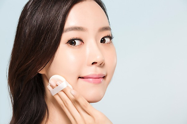 포토 JPG 스튜디오촬영 우먼라이프 여자 실내 한명 미소 들기 근접촬영 상반신 20대 성인 옆모습 화장 뷰티 한국인 화장용품 퍼프 청순 의료성형뷰티 여자만 성인여자한명만 국내포토 1 라이프스타일 뷰포인트 컨셉 모션 표정 사람 동양인 청년 내부 미용용품 여자한명만 성인여자만 파일형식