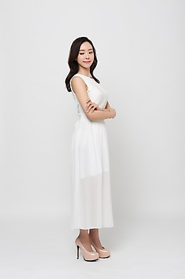 포토 JPG 스튜디오촬영 전신 우먼라이프 원피스 여자 실내 한명 서기 20대 성인 옆모습 뷰티 팔짱 한국인 청순 의료성형뷰티 여자만 성인여자한명만 국내포토 1 라이프스타일 옷 뷰포인트 컨셉 모션 사람 동양인 청년 내부 여자한명만 성인여자만 파일형식