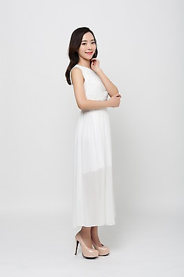 포토 JPG 스튜디오촬영 전신 우먼라이프 원피스 여자 실내 한명 서기 미소 20대 성인 옆모습 뷰티 한국인 청순 의료성형뷰티 여자만 성인여자한명만 국내포토 1 라이프스타일 옷 뷰포인트 컨셉 모션 표정 사람 동양인 청년 내부 여자한명만 성인여자만 파일형식