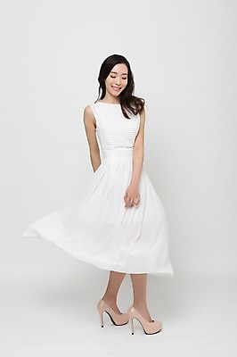 포토 JPG 스튜디오촬영 전신 우먼라이프 원피스 여자 실내 한명 서기 미소 20대 성인 옆모습 뷰티 한국인 청순 의료성형뷰티 여자만 성인여자한명만 국내포토 1 라이프스타일 옷 뷰포인트 컨셉 모션 표정 사람 동양인 청년 내부 여자한명만 성인여자만 파일형식