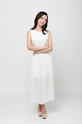 포토 JPG 스튜디오촬영 전신 우먼라이프 원피스 여자 실내 한명 서기 20대 성인 앞모습 뷰티 팔짱 한국인 청순 의료성형뷰티 여자만 성인여자한명만 국내포토 1 라이프스타일 옷 뷰포인트 컨셉 모션 사람 동양인 청년 내부 여자한명만 성인여자만 파일형식