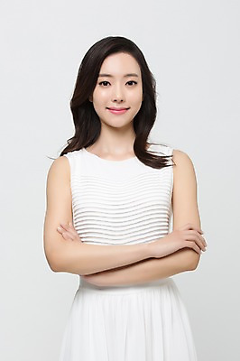 포토 JPG 스튜디오촬영 우먼라이프 원피스 여자 실내 한명 서기 미소 상반신 20대 성인 앞모습 뷰티 팔짱 한국인 청순 의료성형뷰티 여자만 성인여자한명만 국내포토 1 라이프스타일 옷 뷰포인트 컨셉 모션 표정 사람 동양인 청년 내부 여자한명만 성인여자만 파일형식