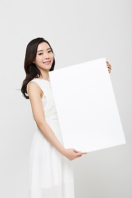 포토 JPG 스튜디오촬영 우먼라이프 배너 원피스 여자 사각프레임 광고판 알림판 실내 한명 서기 미소 들기 상반신 20대 성인 옆모습 뷰티 한국인 청순 의료성형뷰티 여자만 성인여자한명만 국내포토 1 라이프스타일 옷 뷰포인트 컨셉 모션 프레임 표정 사람 동양인 청년 내부 사각형 판 여자한명만 성인여자만 파일형식