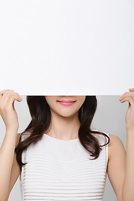 포토 JPG 스튜디오촬영 우먼라이프 배너 여자 사각프레임 광고판 알림판 실내 한명 들기 상반신 20대 성인 앞모습 뷰티 한국인 가림 얼굴가리기 의료성형뷰티 여자만 성인여자한명만 국내포토 1 라이프스타일 뷰포인트 모션 프레임 사람 동양인 청년 내부 사각형 판 여자한명만 성인여자만 파일형식