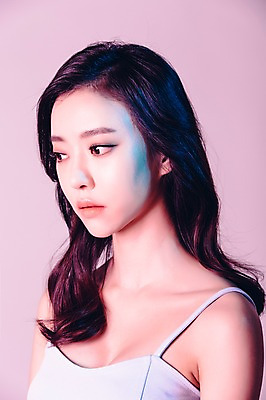 포토 JPG 스튜디오촬영 우먼라이프 여자 실내 한명 서기 상반신 20대 성인 옆모습 뷰티 섹시 한국인 의료성형뷰티 여자만 성인여자한명만 국내포토 1 라이프스타일 뷰포인트 컨셉 모션 사람 동양인 청년 내부 여자한명만 성인여자만 파일형식 인종 생활 성인만