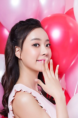 포토 JPG 스튜디오촬영 우먼라이프 여자 실내 한명 서기 미소 상반신 20대 성인 옆모습 뷰티 귀여움 한국인 풍선 의료성형뷰티 여자만 성인여자한명만 국내포토 1 라이프스타일 뷰포인트 컨셉 모션 표정 사람 동양인 청년 내부 여자한명만 성인여자만 파일형식