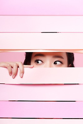 포토 JPG 스튜디오촬영 우먼라이프 여자 실내 한명 상반신 20대 성인 앞모습 신체부위 뷰티 한국인 눈 블라인드 얼굴가리기 숨기 안구 의료성형뷰티 여자만 성인여자한명만 국내포토 자연요소 1 라이프스타일 뷰포인트 모션 날씨 사람 동양인 청년 내부 가림 커튼 여자한명만 성인여자만 파일형식