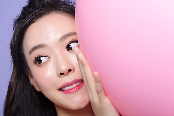 포토 JPG 스튜디오촬영 우먼라이프 여자 얼굴 실내 한명 미소 들기 근접촬영 20대 성인 앞모습 신체부위 뷰티 한국인 풍선 의료성형뷰티 여자만 성인여자한명만 국내포토 1 라이프스타일 뷰포인트 모션 표정 사람 동양인 청년 내부 여자한명만 성인여자만 파일형식