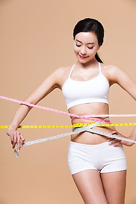 포토 JPG 스튜디오촬영 우먼라이프 여자 다이어트 실내 줄자 한명 서기 들기 상반신 20대 성인 앞모습 뷰티 한국인 탱크톱 측정 허리둘레 의료성형뷰티 여자만 성인여자한명만 국내포토 1 라이프스타일 뷰포인트 상의 모션 자 건강 사람 동양인 청년 내부 둘레 여자한명만 성인여자만 파일형식