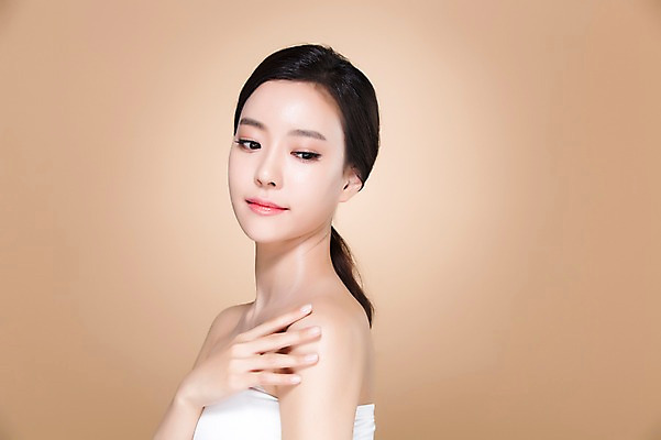 포토 JPG 스튜디오촬영 우먼라이프 여자 실내 한명 서기 미소 손짓 상반신 20대 성인 옆모습 화장 뷰티 깨끗함 한국인 의료성형뷰티 여자만 성인여자한명만 국내포토 1 라이프스타일 뷰포인트 컨셉 모션 표정 사람 동양인 청년 내부 여자한명만 성인여자만 파일형식