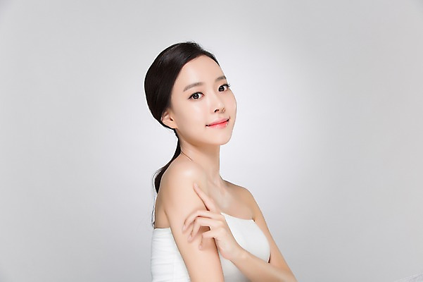 포토 JPG 스튜디오촬영 우먼라이프 여자 실내 한명 서기 미소 손짓 상반신 20대 성인 옆모습 화장 뷰티 깨끗함 한국인 탱크톱 의료성형뷰티 여자만 성인여자한명만 국내포토 1 라이프스타일 뷰포인트 컨셉 상의 모션 표정 사람 동양인 청년 내부 여자한명만 성인여자만 파일형식