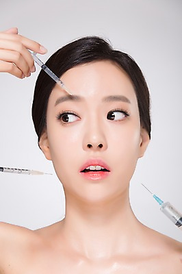 포토 JPG 스튜디오촬영 우먼라이프 여자 실내 주사기 한명 상반신 20대 성인 앞모습 화장 뷰티 한국인 성형수술 시술 의료성형뷰티 여자만 성인여자한명만 국내포토 1 라이프스타일 뷰포인트 의료기기 사람 동양인 청년 내부 수술 여자한명만 성인여자만 파일형식