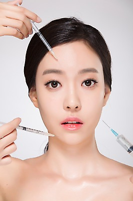 포토 JPG 스튜디오촬영 우먼라이프 여자 실내 주사기 한명 상반신 20대 성인 앞모습 화장 뷰티 한국인 성형수술 시술 의료성형뷰티 여자만 성인여자한명만 국내포토 1 라이프스타일 뷰포인트 의료기기 사람 동양인 청년 내부 수술 여자한명만 성인여자만 파일형식