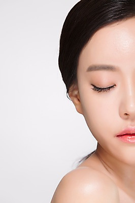 포토 JPG 스튜디오촬영 우먼라이프 여자 실내 한명 근접촬영 상반신 20대 성인 앞모습 화장 뷰티 눈감음 깨끗함 한국인 의료성형뷰티 여자만 성인여자한명만 국내포토 1 라이프스타일 뷰포인트 컨셉 모션 사람 동양인 청년 내부 여자한명만 성인여자만 파일형식