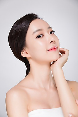 포토 JPG 스튜디오촬영 우먼라이프 여자 실내 한명 미소 손짓 상반신 20대 성인 옆모습 화장 뷰티 깨끗함 한국인 의료성형뷰티 여자만 성인여자한명만 국내포토 1 라이프스타일 뷰포인트 컨셉 모션 표정 사람 동양인 청년 내부 여자한명만 성인여자만 파일형식