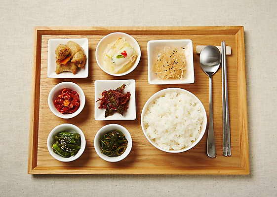 포토 JPG 스튜디오촬영 한식 젓가락 밥 반찬 쟁반 실내 사람없음 숟가락 나물 백김치 백반 오징어젓갈 집밥 국내포토 음식 채소 김치 수저 내부 젓갈 파일형식