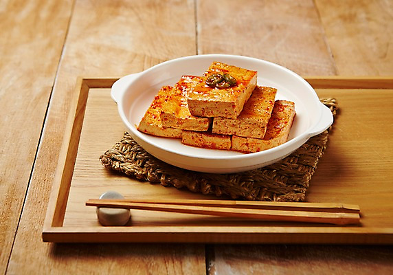 포토 JPG 스튜디오촬영 한식 젓가락 반찬 쟁반 실내 사람없음 두부조림 집밥 국내포토 음식 수저 내부 조림 파일형식