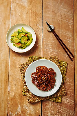 포토 JPG 스튜디오촬영 한식 젓가락 반찬 실내 사람없음 애호박 연근조림 집밥 호박볶음 국내포토 음식 호박 수저 내부 볶음 조림 파일형식