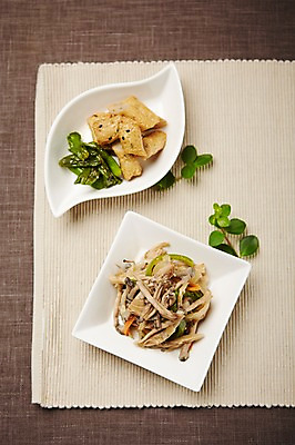 포토 JPG 스튜디오촬영 한식 반찬 실내 사람없음 버섯볶음 어묵볶음 집밥 국내포토 음식 내부 볶음 파일형식