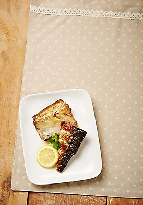 포토 JPG 스튜디오촬영 한식 반찬 실내 사람없음 고등어구이 집밥 국내포토 음식 내부 생선구이 파일형식