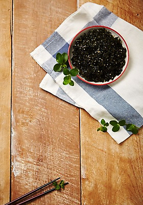 포토 JPG 스튜디오촬영 한식 젓가락 반찬 실내 사람없음 집밥 파래 김자반 국내포토 음식 수저 내부 해조류 파일형식