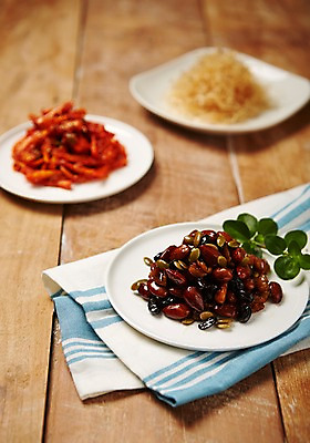 포토 JPG 스튜디오촬영 한식 반찬 실내 사람없음 아웃포커스 도라지생채 집밥 콩자반 오징어실채볶음 국내포토 음식 촬영기법 내부 파일형식