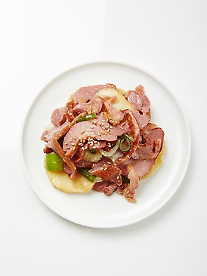 포토 JPG 스튜디오촬영 한식 반찬 실내 사람없음 오리고기 집밥 훈제오리 국내포토 음식 오리 육류 내부 훈제 파일형식