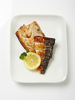 포토 JPG 스튜디오촬영 한식 반찬 실내 사람없음 고등어구이 집밥 국내포토 음식 내부 생선구이 파일형식