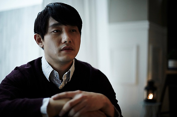 포토 JPG 남자 맨라이프 실내 한명 앉기 상반신 20대 성인 앞모습 한국인 슬픔 고독 눈물 남자만 성인남자한명만 국내포토 1 라이프스타일 감정 뷰포인트 모션 사람 동양인 청년 내부 남자한명만 성인남자만 파일형식