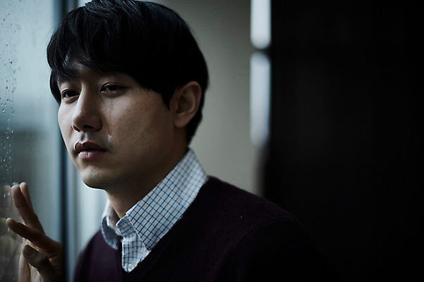 포토 JPG 남자 맨라이프 실내 한명 서기 상반신 20대 성인 옆모습 한국인 슬픔 고독 창가 눈물 남자만 성인남자한명만 국내포토 1 라이프스타일 감정 뷰포인트 창문 모션 사람 동양인 청년 내부 남자한명만 성인남자만 파일형식