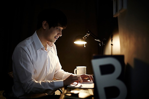 포토 JPG 남자 맨라이프 실내 피곤 한명 앉기 상반신 20대 성인 옆모습 한국인 업무 비즈니스맨 퇴근 남자만 성인남자한명만 국내포토 1 라이프스타일 뷰포인트 컨셉 비즈니스 모션 사람 동양인 청년 내부 작업 직장인 출퇴근 남자한명만 성인남자만 파일형식