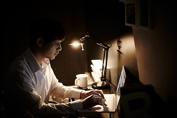 포토 JPG 남자 맨라이프 실내 피곤 한명 앉기 상반신 20대 성인 옆모습 한국인 업무 비즈니스맨 퇴근 남자만 성인남자한명만 국내포토 1 라이프스타일 뷰포인트 컨셉 비즈니스 모션 사람 동양인 청년 내부 작업 직장인 출퇴근 남자한명만 성인남자만 파일형식