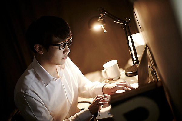 포토 JPG 남자 맨라이프 실내 피곤 한명 앉기 상반신 20대 성인 옆모습 한국인 업무 비즈니스맨 퇴근 남자만 성인남자한명만 국내포토 1 라이프스타일 뷰포인트 컨셉 비즈니스 모션 사람 동양인 청년 내부 작업 직장인 출퇴근 남자한명만 성인남자만 파일형식