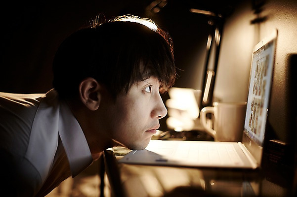 포토 JPG 남자 엎드리기 맨라이프 실내 피곤 한명 앉기 상반신 20대 성인 옆모습 노트북 한국인 업무 비즈니스맨 퇴근 남자만 성인남자한명만 국내포토 1 라이프스타일 뷰포인트 컨셉 비즈니스 모션 사람 동양인 청년 내부 전자제품 작업 직장인 출퇴근 남자한명만 성인남자만 파일형식