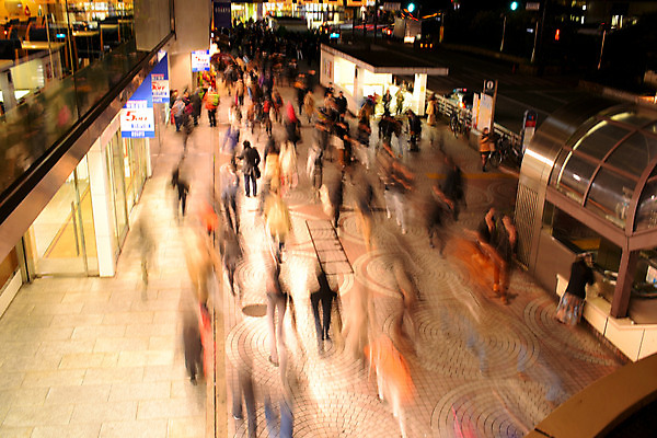 포토 JPG 해외풍경 야경 모션 거리풍경 여러명 야외 도시풍경 일본 보행자 도쿄 국내포토 해외 아시아 다수 거리 사람 풍경 도시 야간 파일형식 풍경_경치