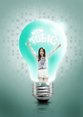 PSD 편집 편집이미지 여자 교육 전구 한명 웃음 상반신 20대 성인 만세 한국인 토익 이미지편집 1 모션 표정 사람 동양인 청년 시험 파일형식